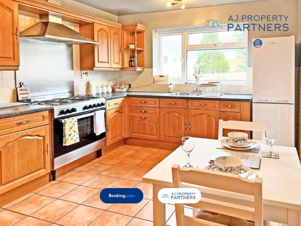 Holiday home Premium L Hill View L Last-minute Offer L L Aj L Perfect For Short Or Long L 4beds 4bedrooms Cheltenham